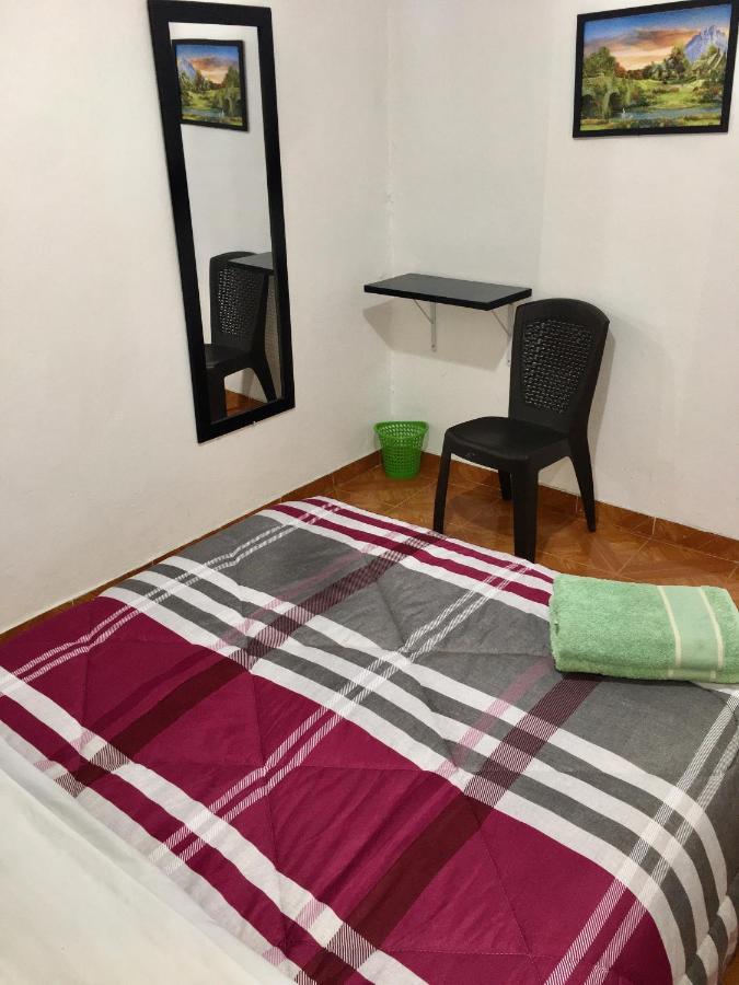 Dorado Airport Rooms&apartments Habitación en casa particular *